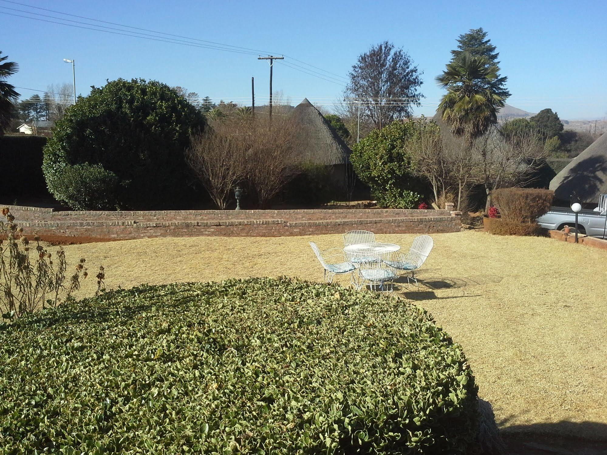 Bird Haven Guesthouse Hlotse Buitenkant foto